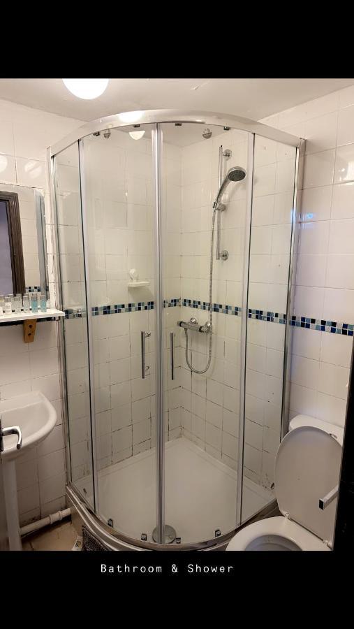 2 Bedroom Double Bed In East Лондон Екстериор снимка