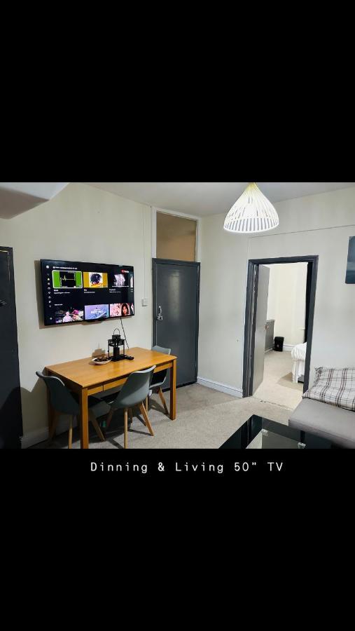 2 Bedroom Double Bed In East Лондон Екстериор снимка